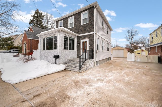 35 Barwick Street, Floral Park, NY 11001