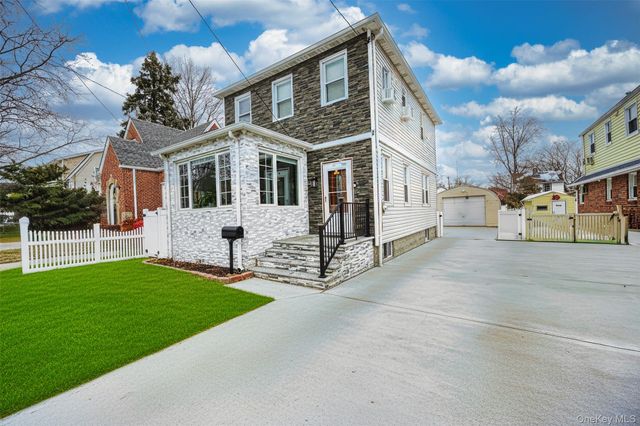 35 Barwick Street, Floral Park, NY 11001