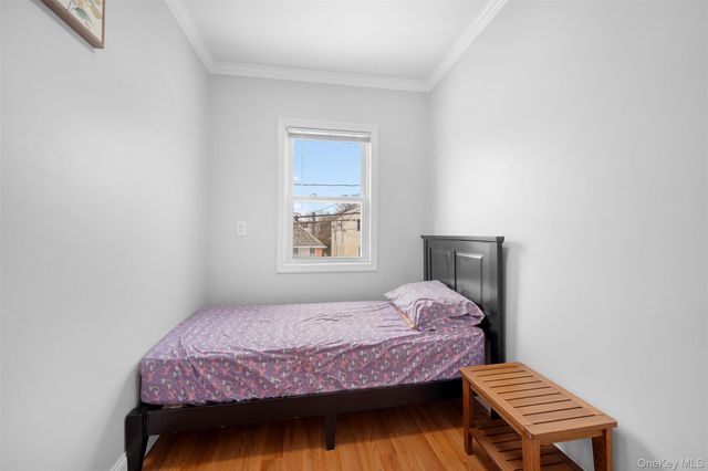 35 Barwick Street, Floral Park, NY 11001