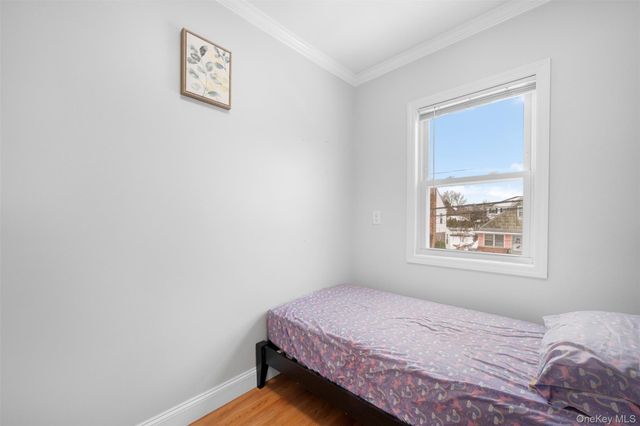 35 Barwick Street, Floral Park, NY 11001