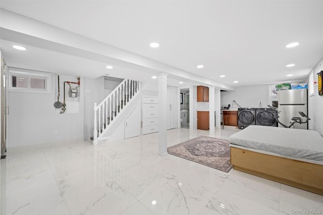 35 Barwick Street, Floral Park, NY 11001