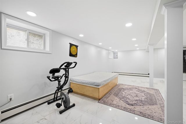 35 Barwick Street, Floral Park, NY 11001