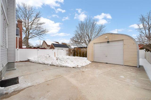 35 Barwick Street, Floral Park, NY 11001