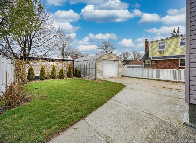 35 Barwick Street, Floral Park, NY 11001