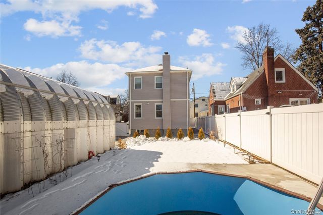 35 Barwick Street, Floral Park, NY 11001