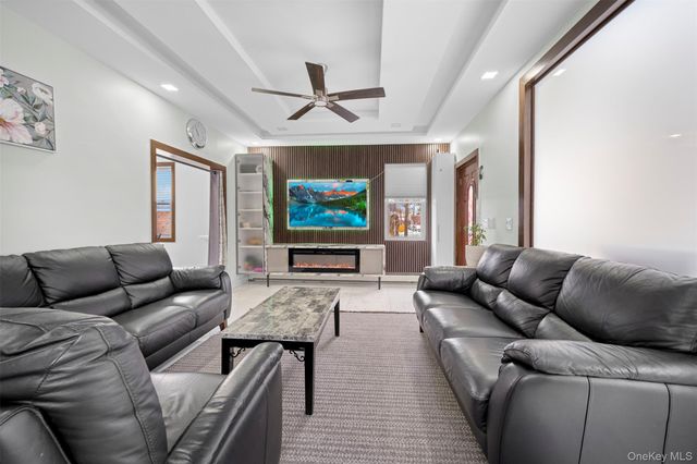 35 Barwick Street, Floral Park, NY 11001