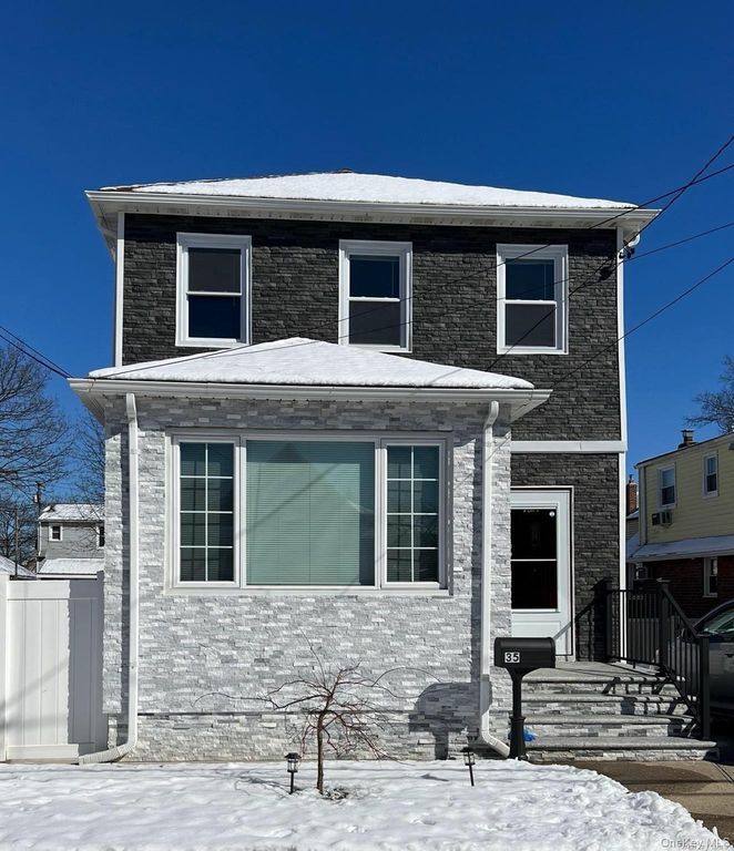 35 Barwick Street, Floral Park, NY 11001