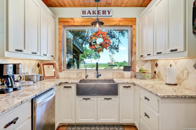 316 GO AWAY RD, Blanco, TX 78606