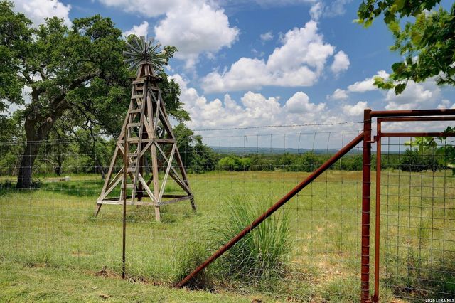 316 GO AWAY RD, Blanco, TX 78606