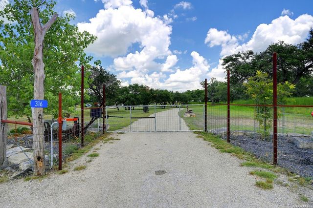 316 GO AWAY RD, Blanco, TX 78606
