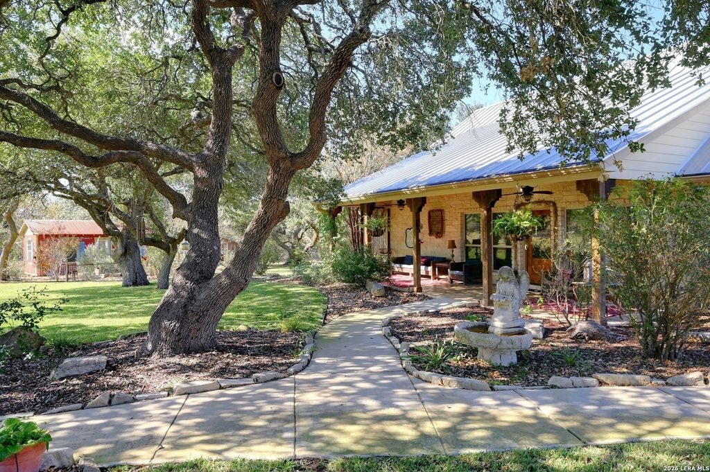 316 GO AWAY RD, Blanco, TX 78606