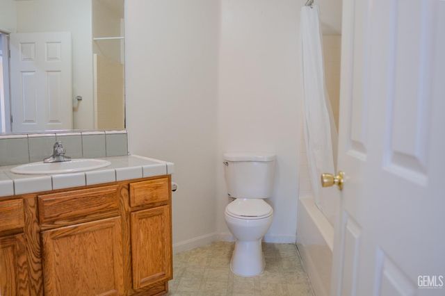 3817 Harris Road, Bakersfield, CA 93313