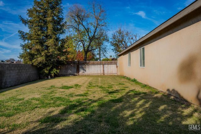 3817 Harris Road, Bakersfield, CA 93313