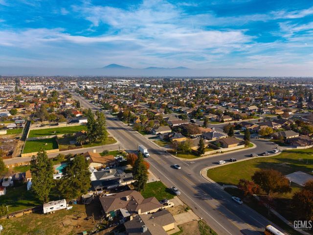 3817 Harris Road, Bakersfield, CA 93313