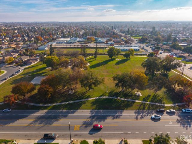 3817 Harris Road, Bakersfield, CA 93313