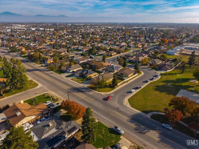 3817 Harris Road, Bakersfield, CA 93313