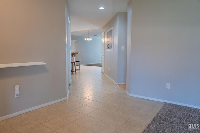 3817 Harris Road, Bakersfield, CA 93313