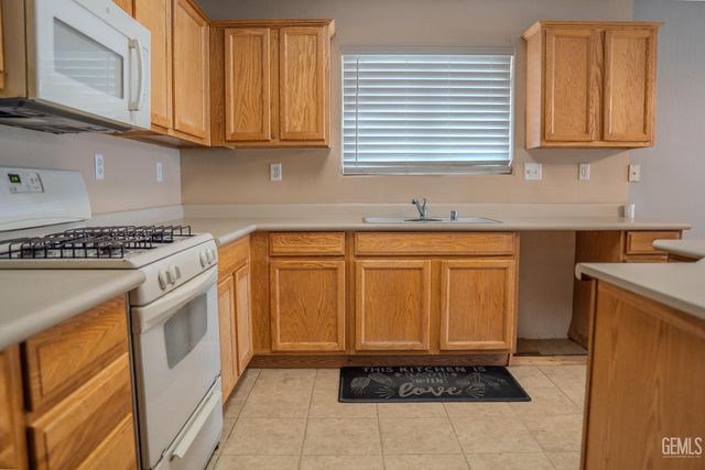 3817 Harris Road, Bakersfield, CA 93313