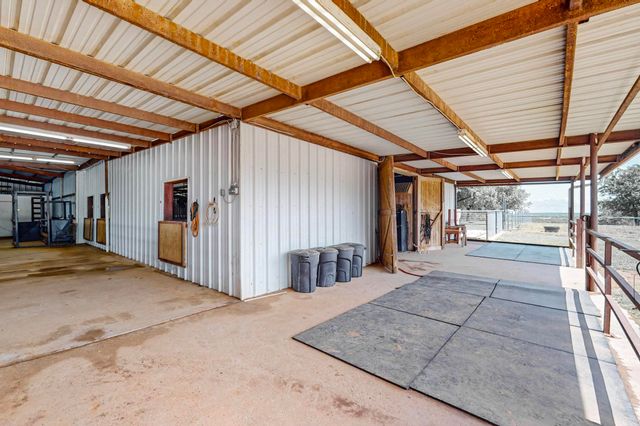9657 County Road 1222, Rio Vista, TX 76093