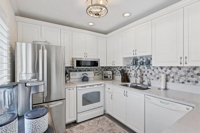 667 BIRD BAY CIRCLE 96, Venice, FL 34285