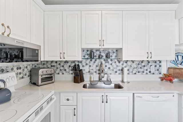 667 BIRD BAY CIRCLE 96, Venice, FL 34285