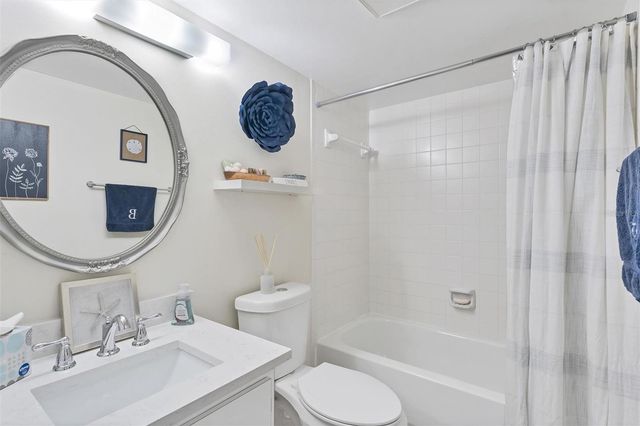 667 BIRD BAY CIRCLE 96, Venice, FL 34285