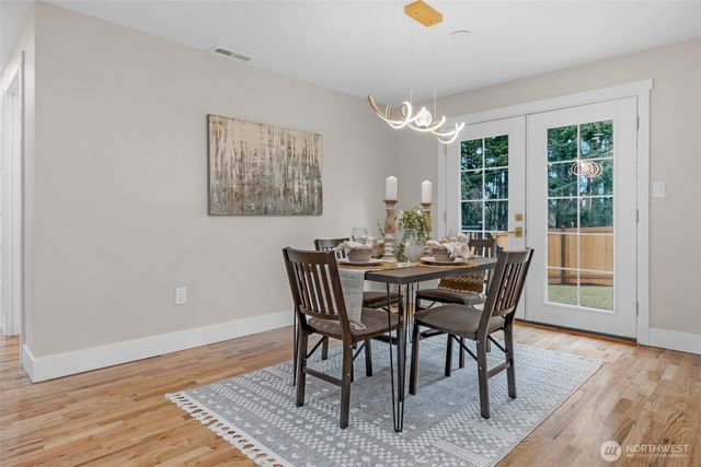 20008 Meridian Place N, Shoreline, WA 98133