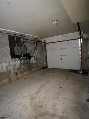 239 Bond St, Elizabeth City, NJ 07206