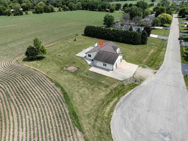 8388 MOESER LANE, Larsen, WI 54947