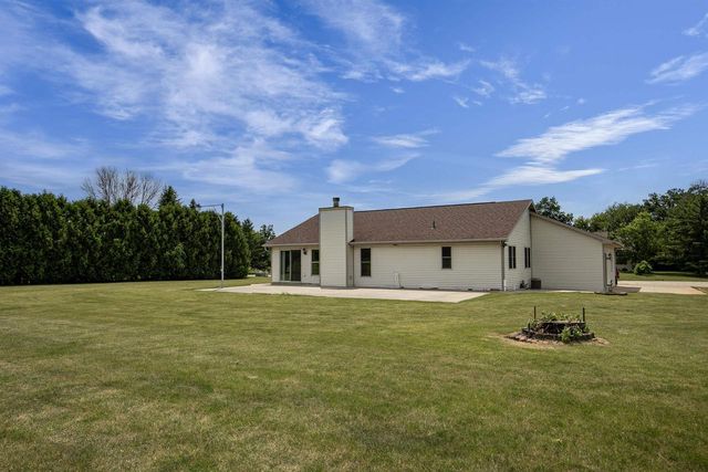 8388 MOESER LANE, Larsen, WI 54947