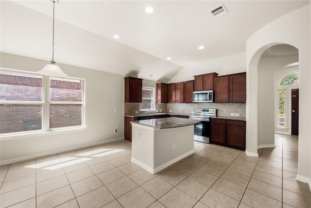 111 Wallin Farms DR, Hutto, TX 78634