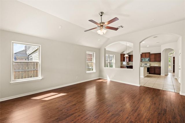 111 Wallin Farms DR, Hutto, TX 78634