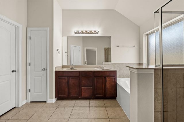 111 Wallin Farms DR, Hutto, TX 78634