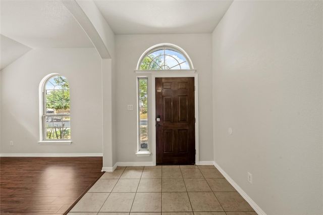 111 Wallin Farms DR, Hutto, TX 78634