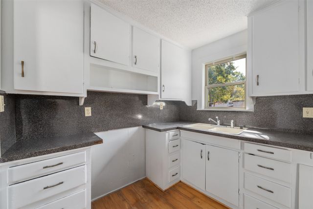 102 San Saba Avenue, Benbrook, TX 76126