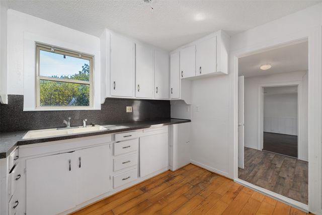 102 San Saba Avenue, Benbrook, TX 76126