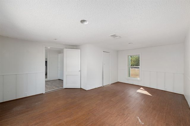 102 San Saba Avenue, Benbrook, TX 76126