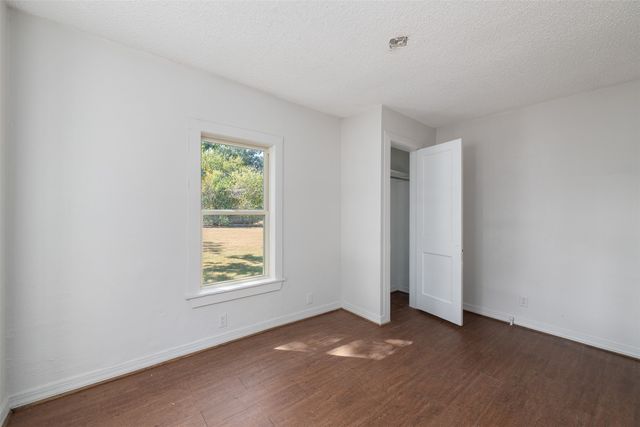 102 San Saba Avenue, Benbrook, TX 76126
