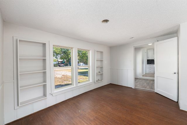 102 San Saba Avenue, Benbrook, TX 76126