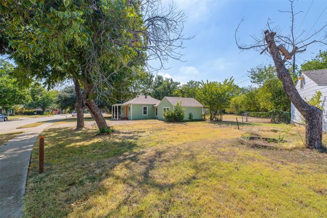 102 San Saba Avenue, Benbrook, TX 76126