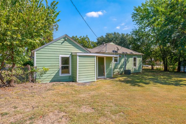 102 San Saba Avenue, Benbrook, TX 76126