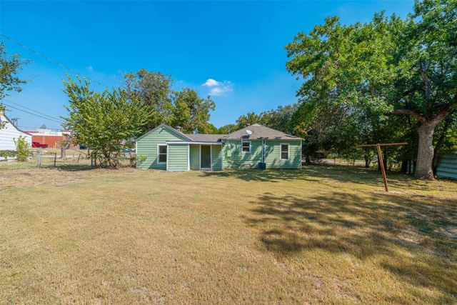102 San Saba Avenue, Benbrook, TX 76126