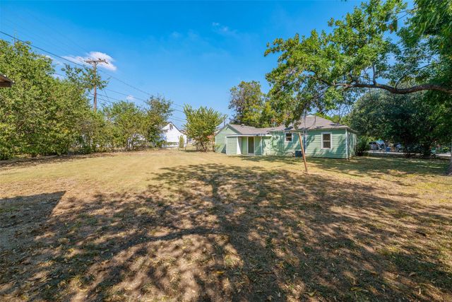 102 San Saba Avenue, Benbrook, TX 76126
