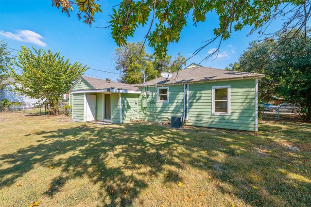 102 San Saba Avenue, Benbrook, TX 76126