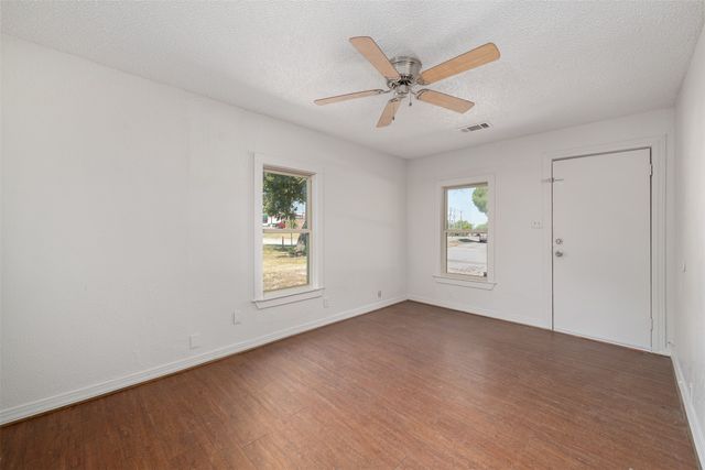 102 San Saba Avenue, Benbrook, TX 76126
