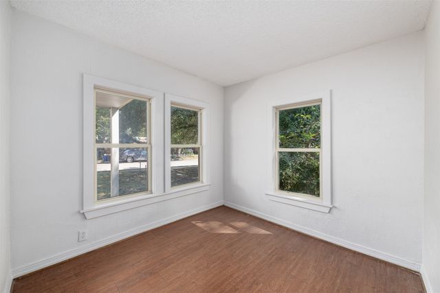 102 San Saba Avenue, Benbrook, TX 76126