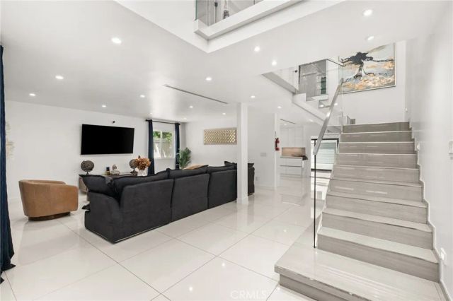 4630 Cedros Avenue, Sherman Oaks, CA 91403