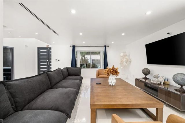 4630 Cedros Avenue, Sherman Oaks, CA 91403