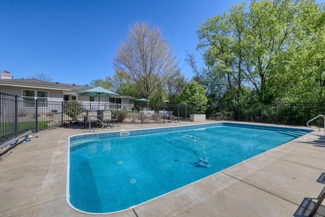 1135 Ridgeway ROAD, Brookfield, WI 53045