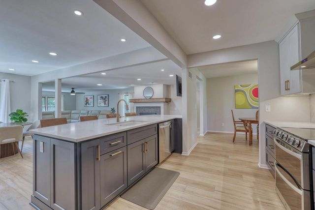 1135 Ridgeway ROAD, Brookfield, WI 53045